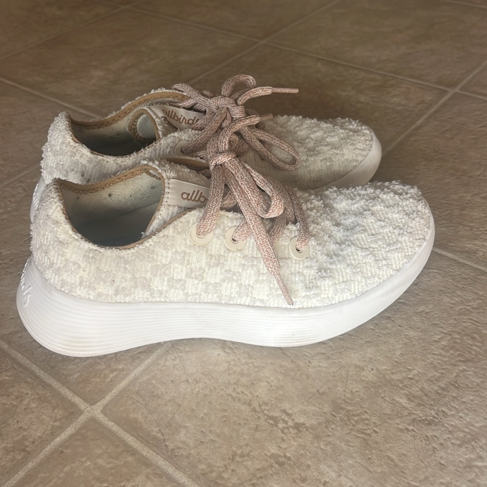 Allbirds Fuzzy Tennis Shoe / Sneaker - Women’s Runner Go size 5